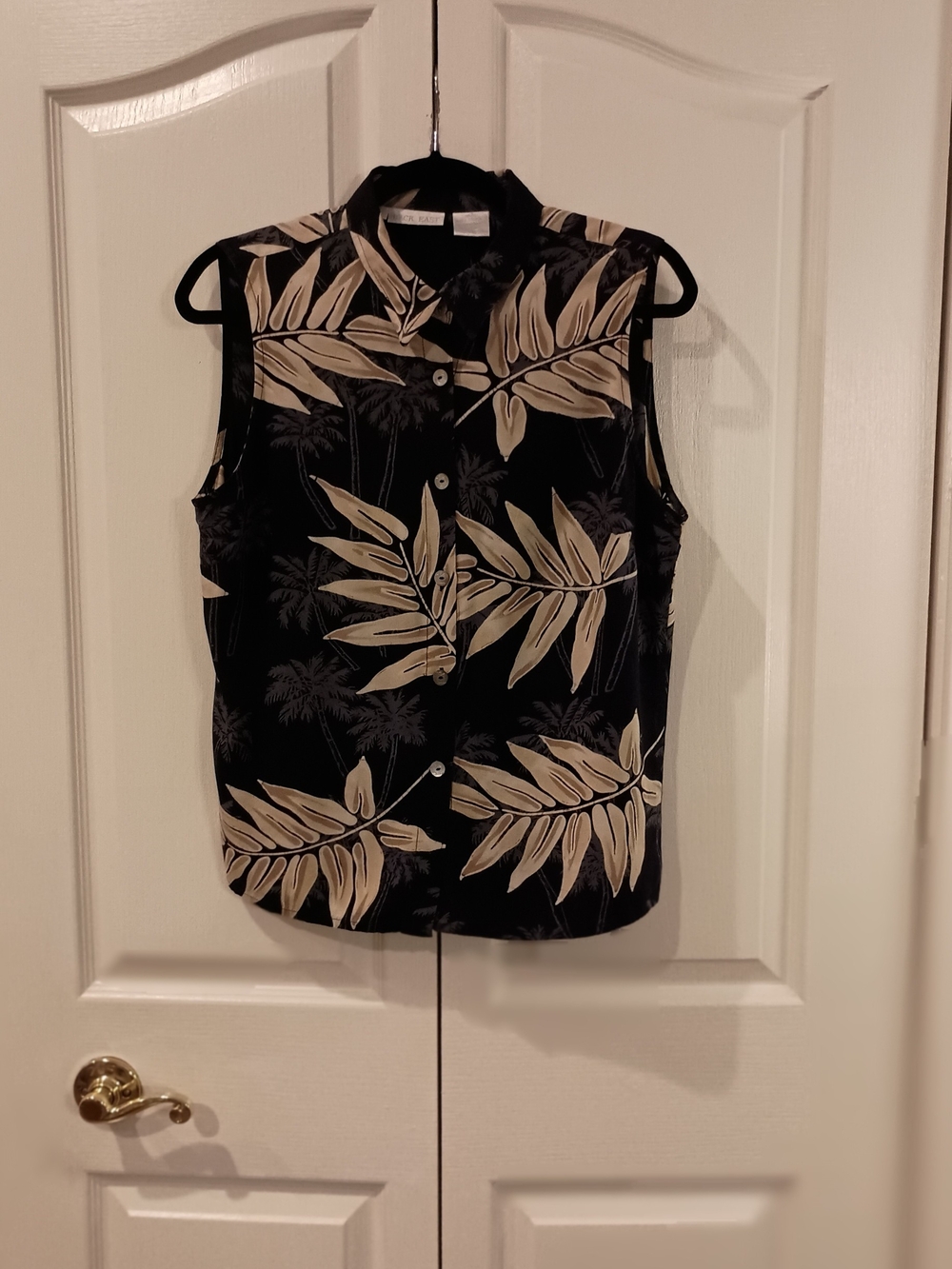 Sleeveless Black Tropical Button-Up Blouse - Beige Leaf Print